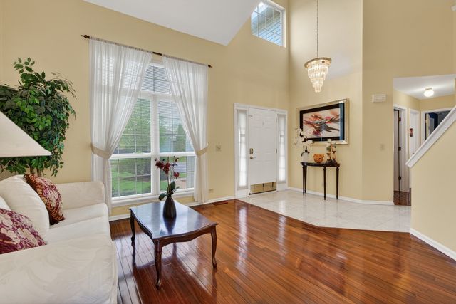 320 Starwood Pass, Lake In The Hills, IL 60156