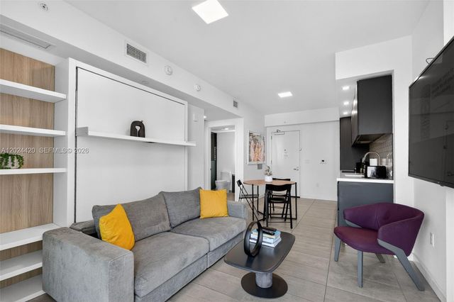 227 NE 2nd St 2805, Miami, FL 33132
