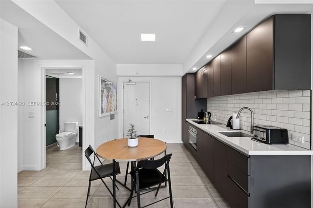 227 NE 2nd St 2805, Miami, FL 33132