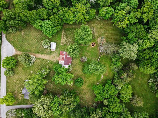 2020 Estes Ln, Columbia, TN 38401