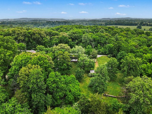 2020 Estes Ln, Columbia, TN 38401