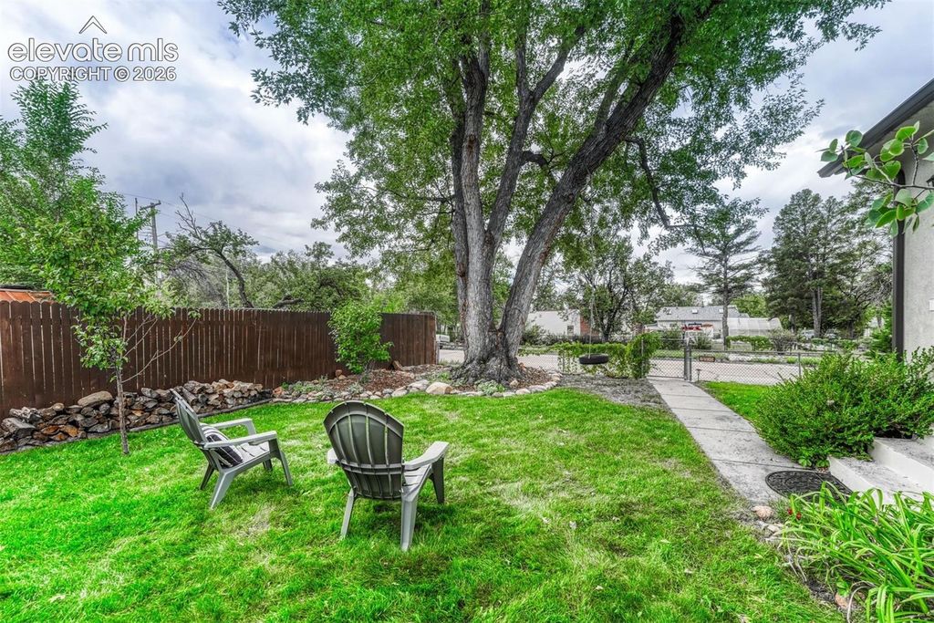 1900 E San Rafael Street, Colorado Springs, CO 80909 — photo 3