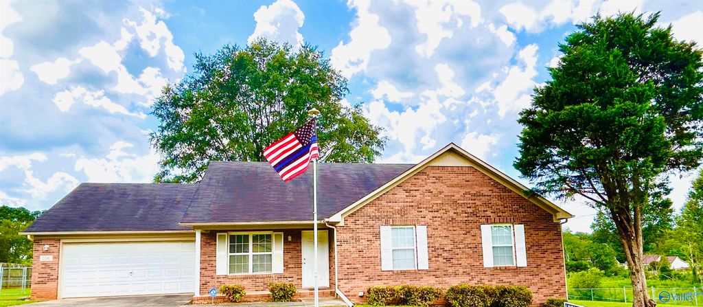 106 Amesbury Drive, Harvest, AL 35749