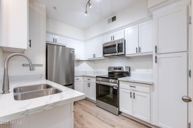 1701 E COLTER Street 218, Phoenix, AZ 85016