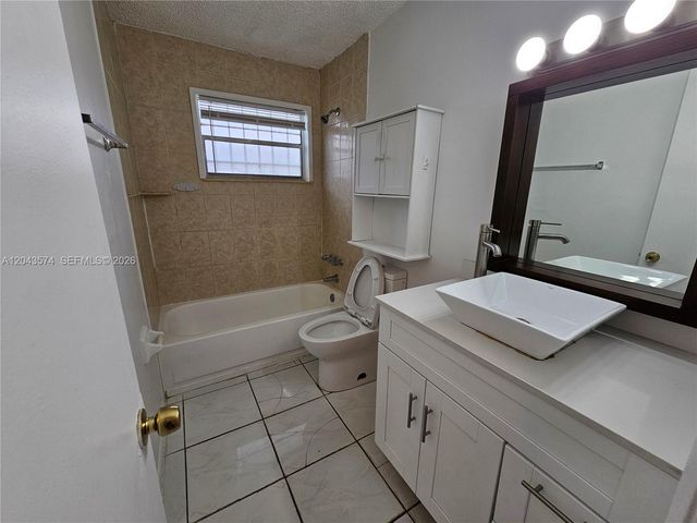 4621 SW 33rd Ave 4, Dania Beach, FL 33312