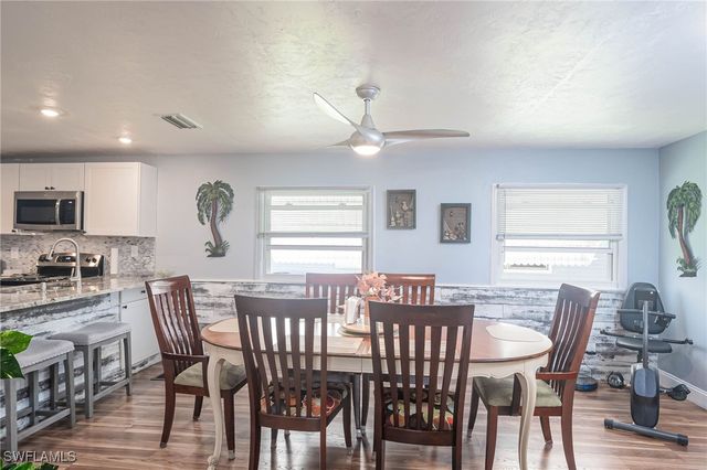 513 Cape Florida LN, Naples, FL 34104