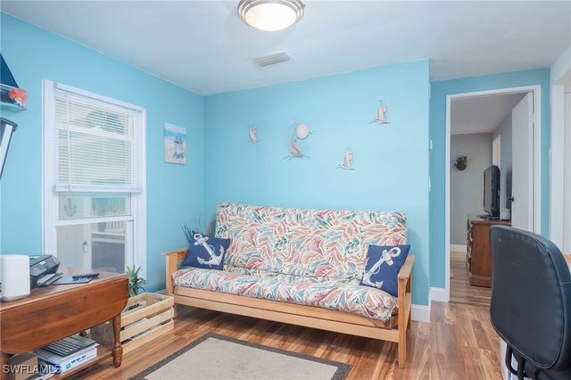 513 Cape Florida LN, Naples, FL 34104