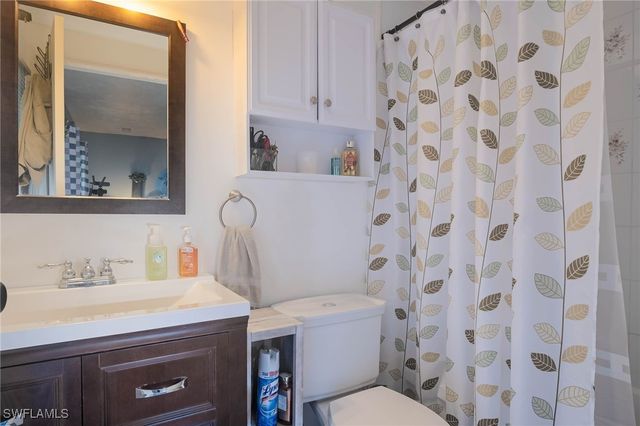 513 Cape Florida LN, Naples, FL 34104