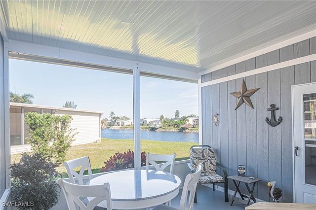 513 Cape Florida LN, Naples, FL 34104