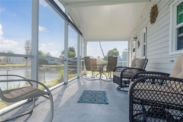 513 Cape Florida LN, Naples, FL 34104