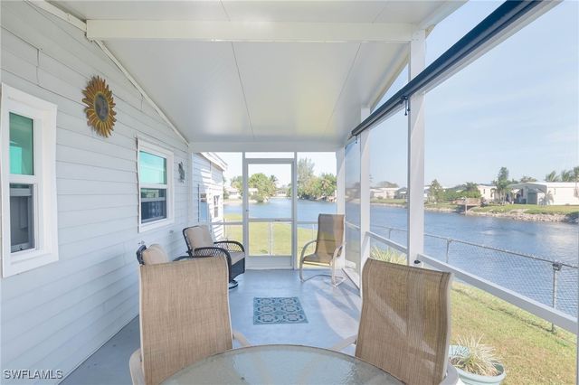 513 Cape Florida LN, Naples, FL 34104