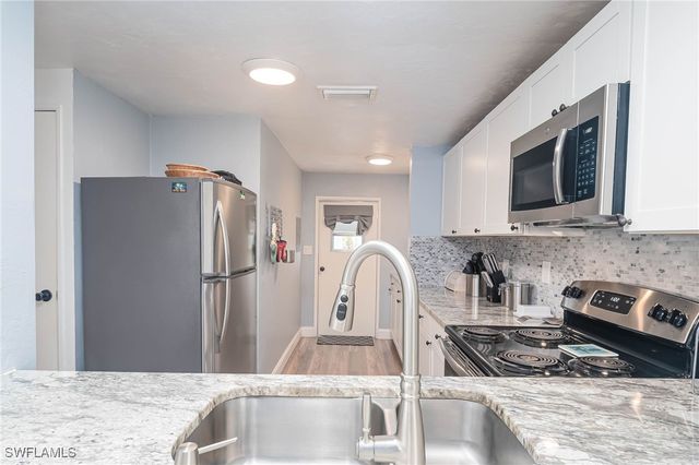 513 Cape Florida LN, Naples, FL 34104