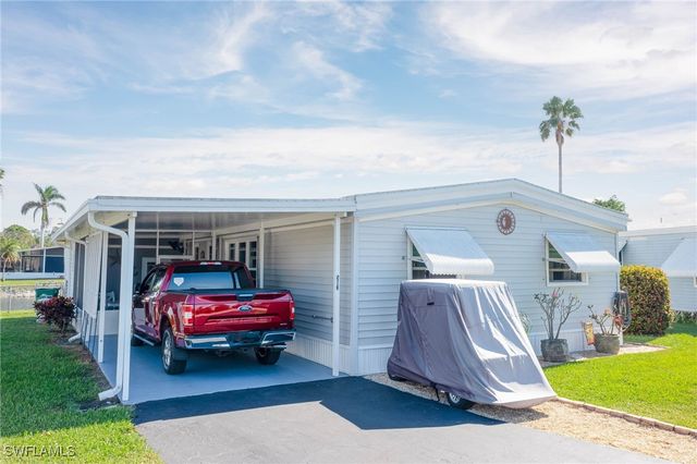 513 Cape Florida LN, Naples, FL 34104