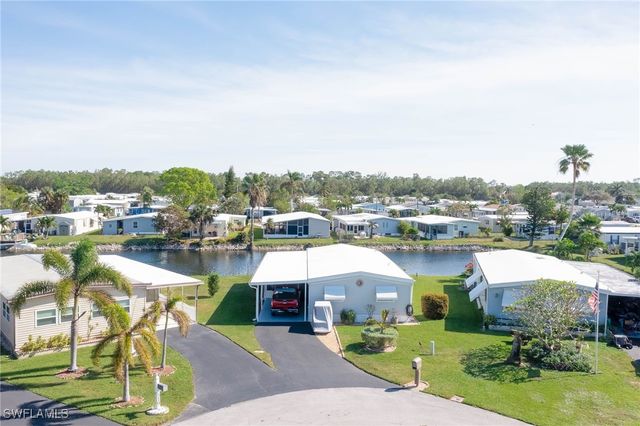 513 Cape Florida LN, Naples, FL 34104