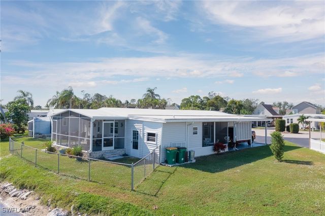 513 Cape Florida LN, Naples, FL 34104