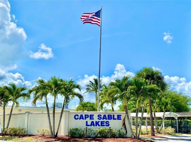 513 Cape Florida LN, Naples, FL 34104