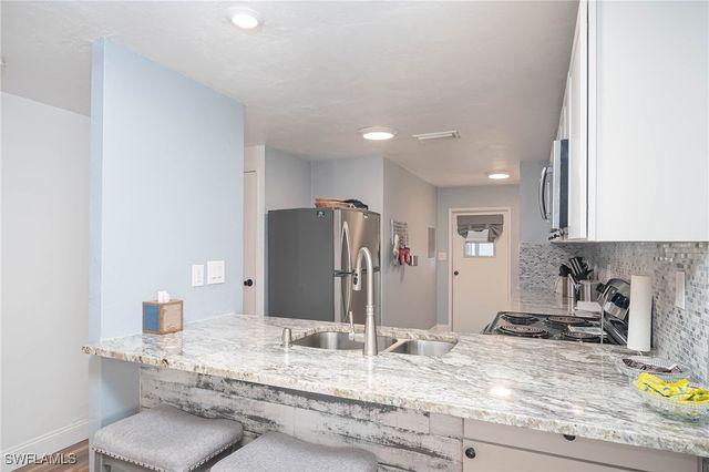 513 Cape Florida LN, Naples, FL 34104