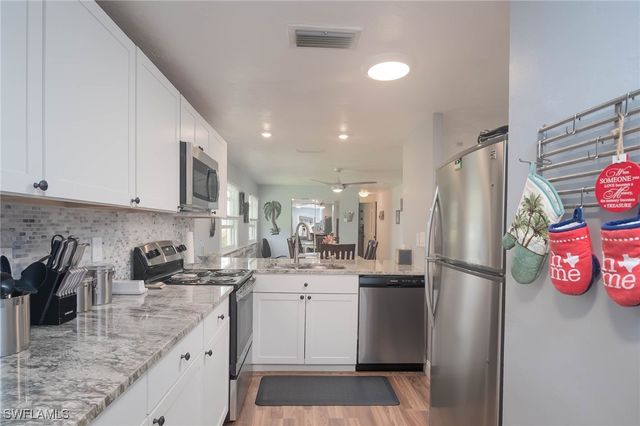 513 Cape Florida LN, Naples, FL 34104