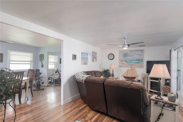 513 Cape Florida LN, Naples, FL 34104