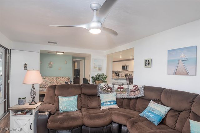 513 Cape Florida LN, Naples, FL 34104