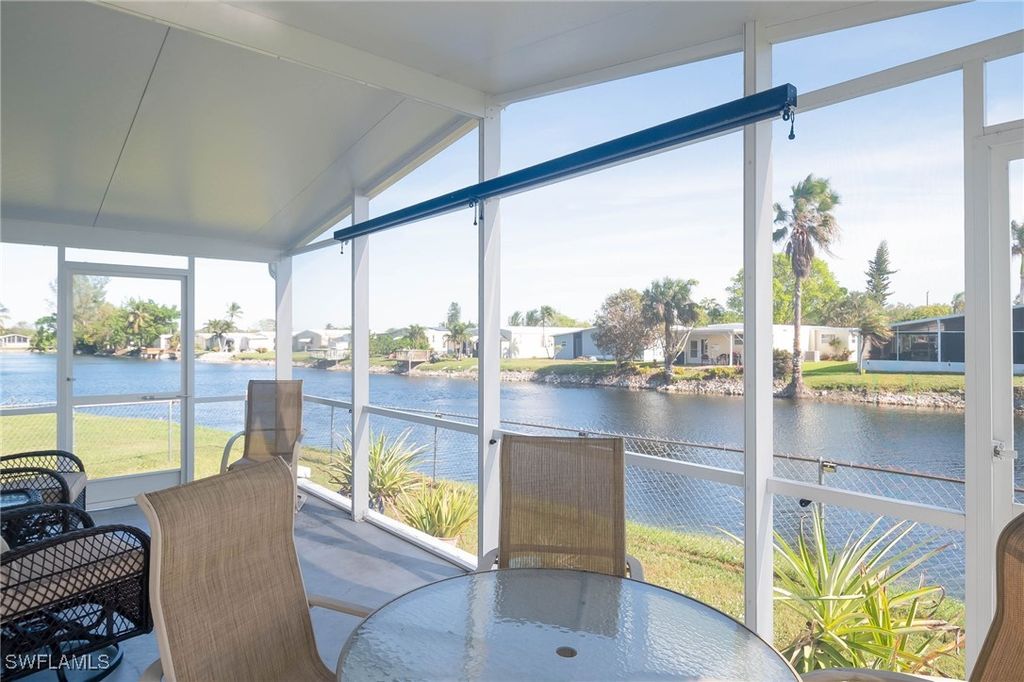 513 Cape Florida LN, Naples, FL 34104
