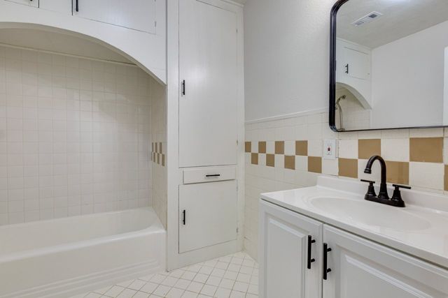 617 Wilson Street, Lancaster, TX 75146