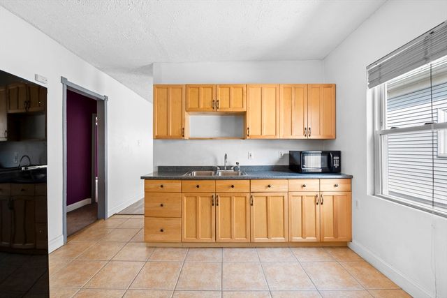21 Cabot 2, Salem, MA 01970