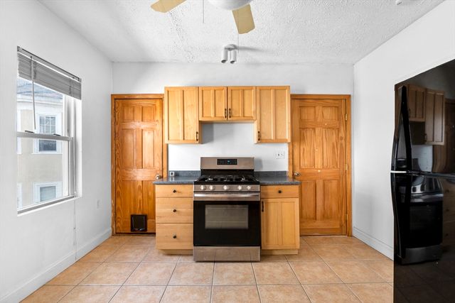 21 Cabot 2, Salem, MA 01970