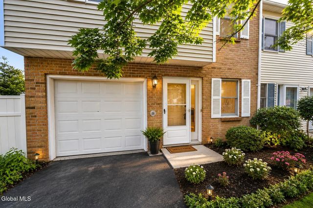 20 Bridgewood Lane, Colonie, NY 12189