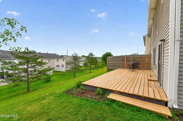20 Bridgewood Lane, Colonie, NY 12189