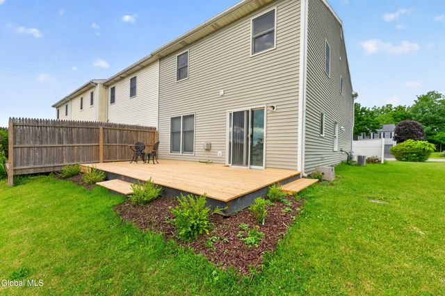 20 Bridgewood Lane, Colonie, NY 12189
