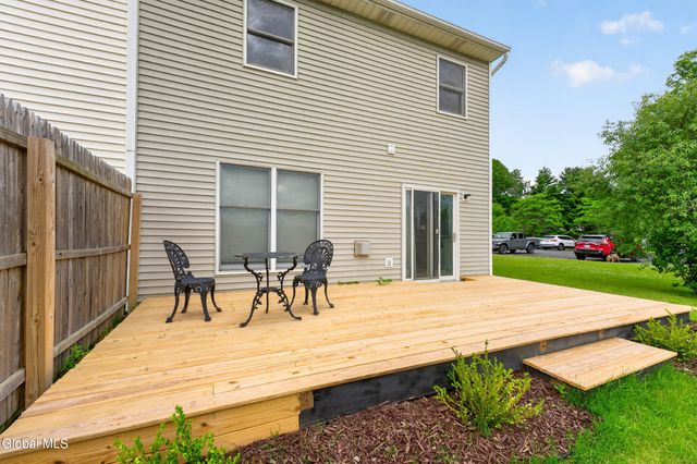 20 Bridgewood Lane, Colonie, NY 12189