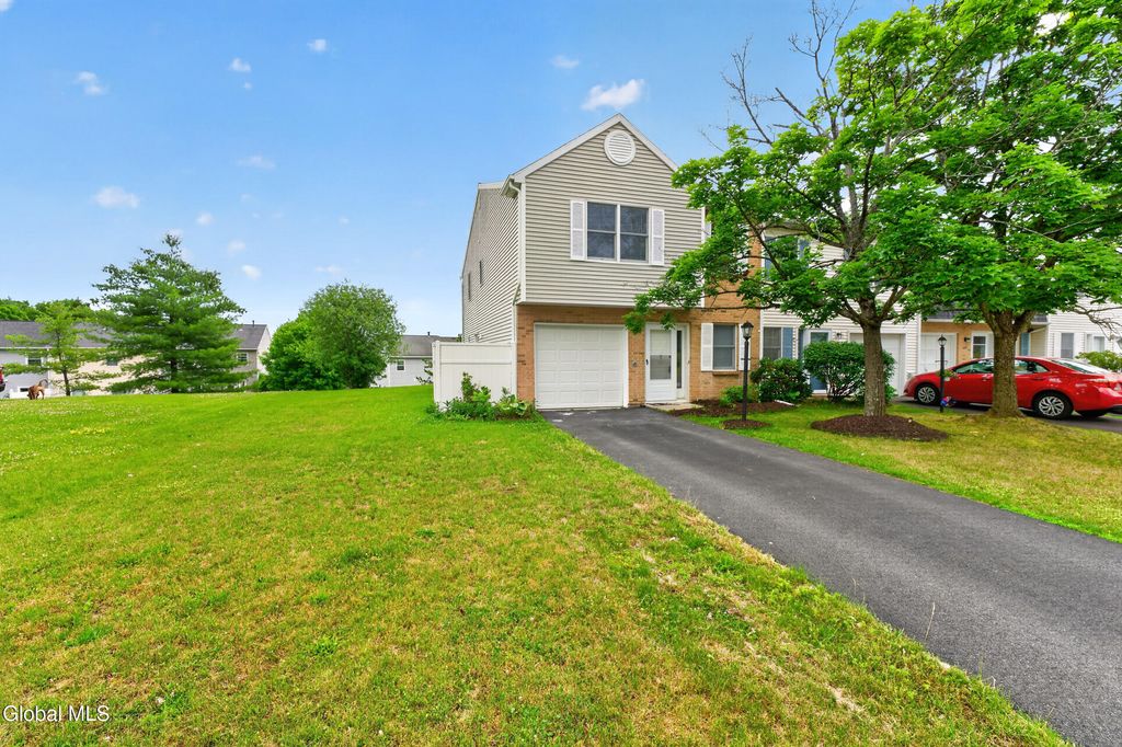 20 Bridgewood Lane, Colonie, NY 12189