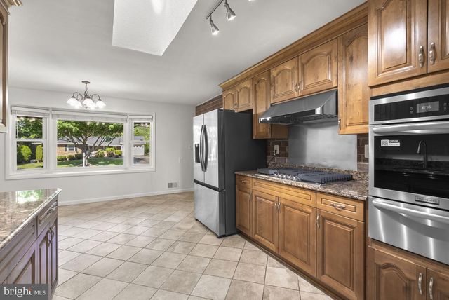 11822 ENID DR, Potomac, MD 20854