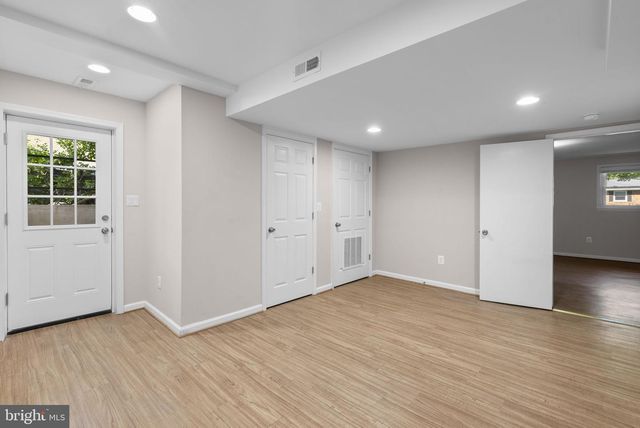 11822 ENID DR, Potomac, MD 20854