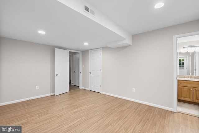 11822 ENID DR, Potomac, MD 20854