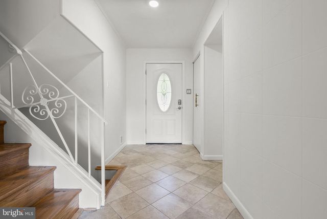 11822 ENID DR, Potomac, MD 20854