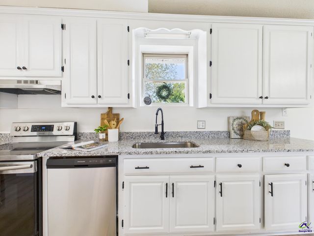 107 Lindsey Drive, Byron, GA 31088
