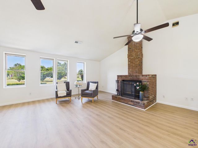 107 Lindsey Drive, Byron, GA 31088