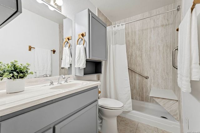 121 S Plant Ave Apt 102, Boerne, TX 78006