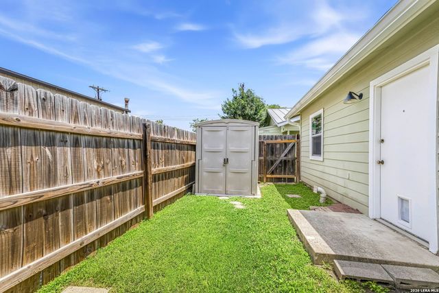 121 S Plant Ave Apt 102, Boerne, TX 78006