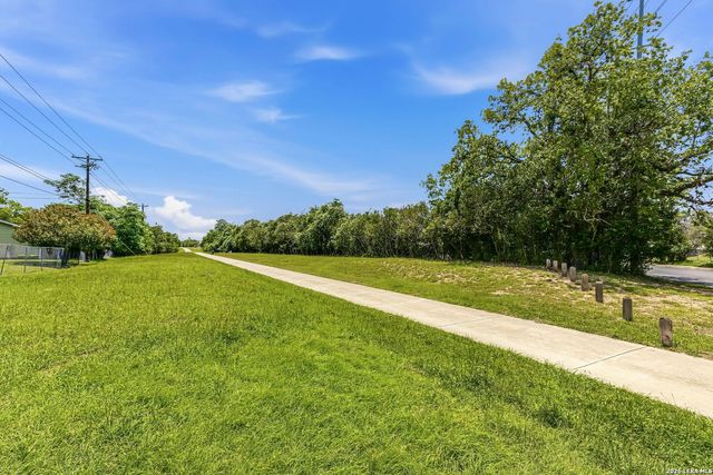 121 S Plant Ave Apt 102, Boerne, TX 78006