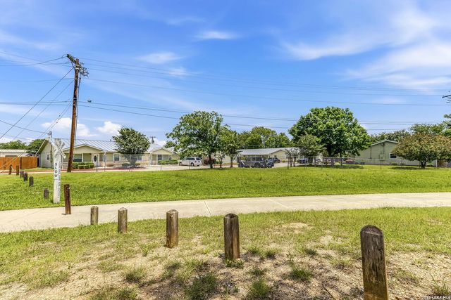 121 S Plant Ave Apt 102, Boerne, TX 78006
