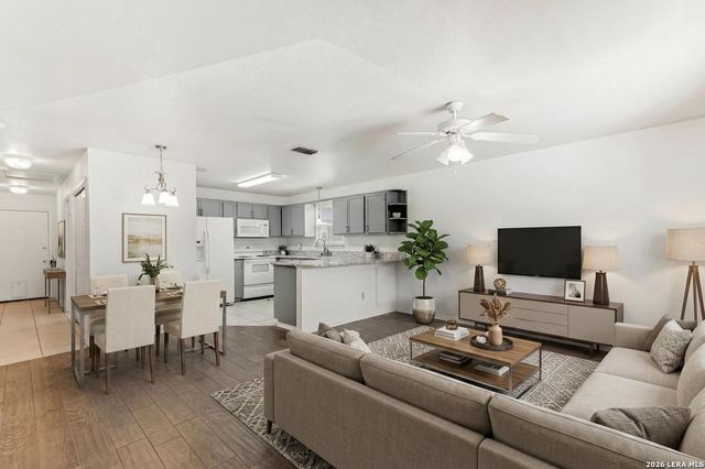 121 S Plant Ave Apt 102, Boerne, TX 78006