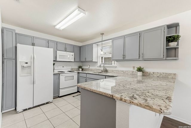121 S Plant Ave Apt 102, Boerne, TX 78006