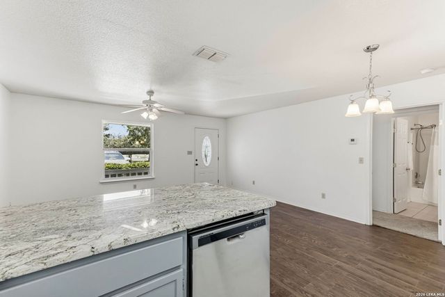 121 S Plant Ave Apt 102, Boerne, TX 78006