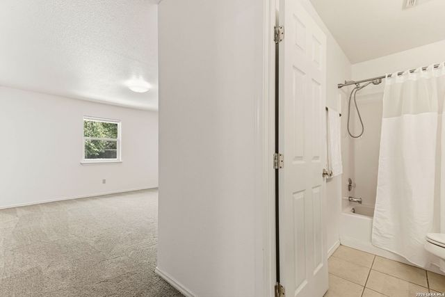 121 S Plant Ave Apt 102, Boerne, TX 78006