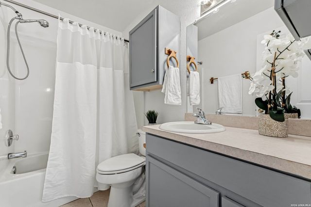 121 S Plant Ave Apt 102, Boerne, TX 78006