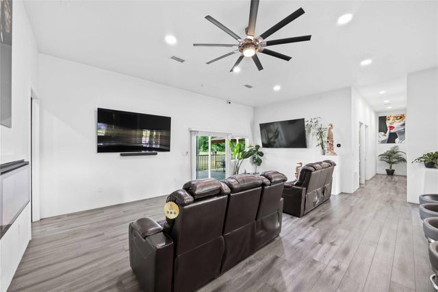 9318 E Creek Bend Drive, Needville, TX 77461