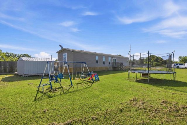 9318 E Creek Bend Drive, Needville, TX 77461